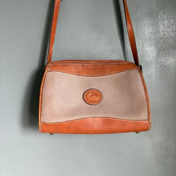 Vintage DOONEY & BOURKE Two Tone Brown Zip Medium Leather Crossbody Purse Bag - Picture 3 of 16